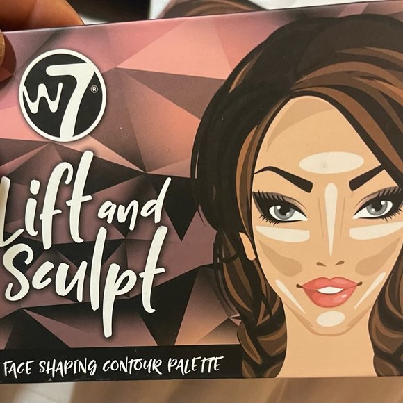 Makeup - Picture 4 of 6